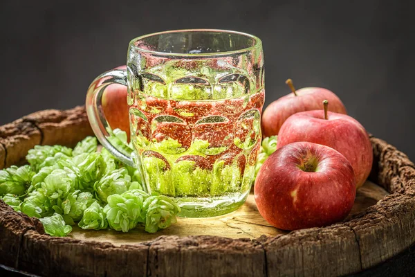 Bière Cidre Doux Froid Avec Houblon Pommes Blé Sur Vieux — Photo