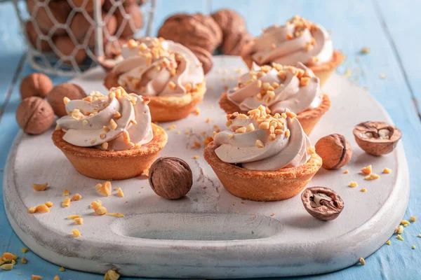 Sweet Mini Tartlets Made Crunchy Ingredients Simple Sweet Dessert Nuts — Stock Photo, Image