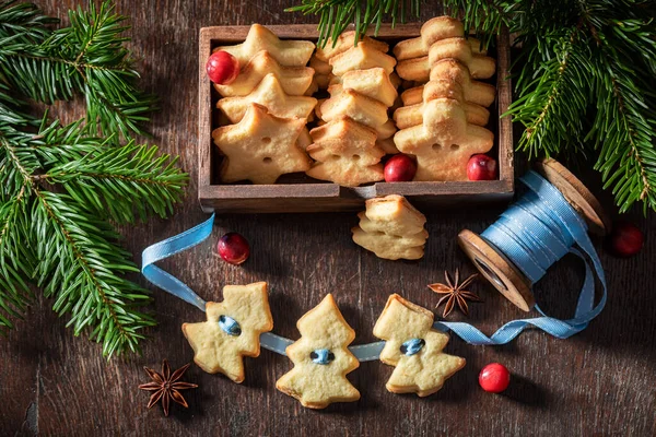 Cute Łańcucha Ciasteczka Masło Jako Ozdoby Świąteczne Dekoracje Boże Narodzenie — Zdjęcie stockowe