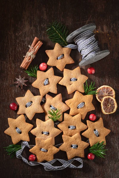 Tradizionalmente Catena Biscotti Pan Zenzero Come Decorazione Natale Ornamenti Natale — Foto Stock