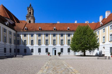 iç Manastırı avlu