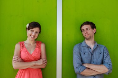 gülümseyen ve kızgın bir çift