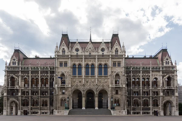 Parte de trás do Parlamento húngaro — Fotografia de Stock
