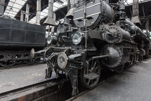Locomotiva in garage — Foto Stock