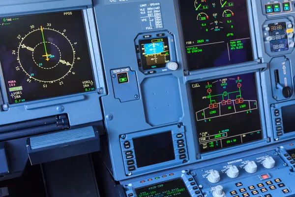 Flygplan cockpit skärmar — Stockfoto