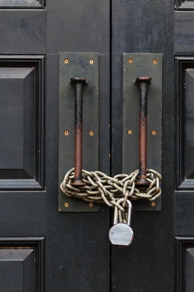 Porte fermée à chaîne — Photo