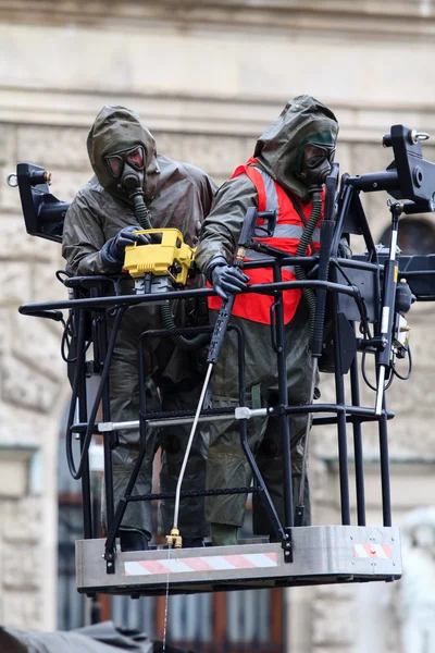 Zwei biologische Reinigungssoldaten — Stockfoto