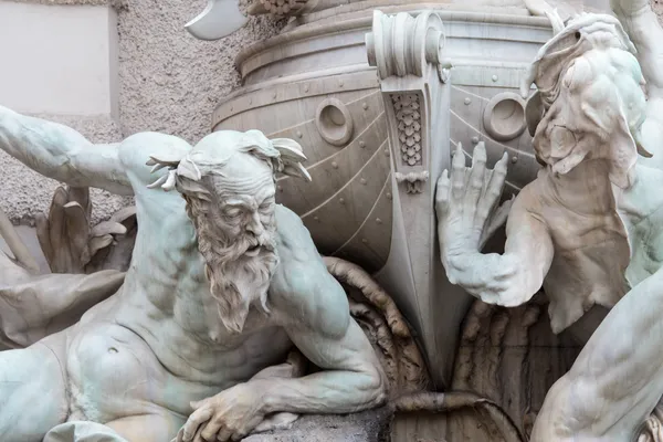 Statues de fontaine en marbre — Photo