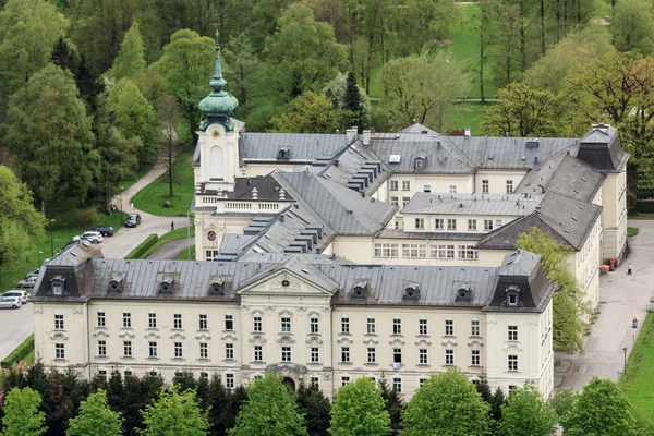 Oude bejaardentehuis — Stockfoto