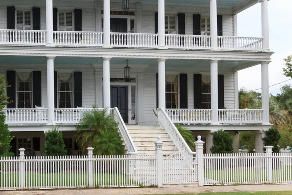 Southern states style mansion — Stock Photo, Image