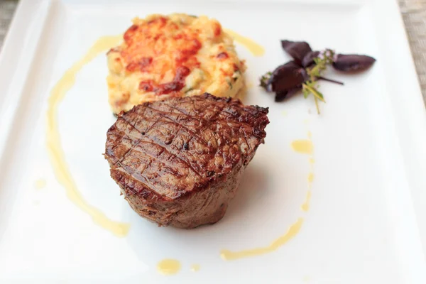 Steak with gratin on a plate — Stock Photo, Image