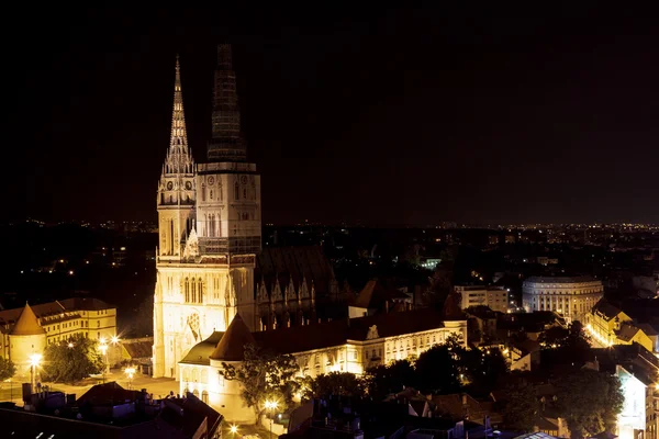 Catedral de Zagreb por la noche —  Fotos de Stock