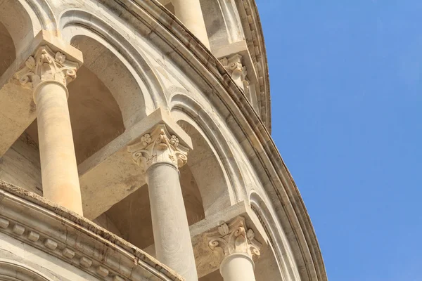 Detalle de la torre inclinada de Pisa — Foto de Stock