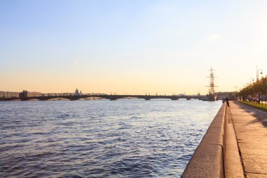 St. petersburg neva yanındaki