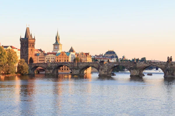 Pont Charles au coucher du soleil — Photo