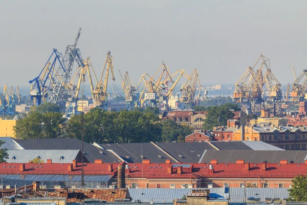 圣彼得斯堡港口起重机 — 图库照片