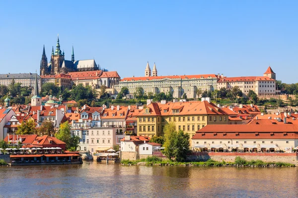 Hradthe y el castillo de Praga — Foto de Stock