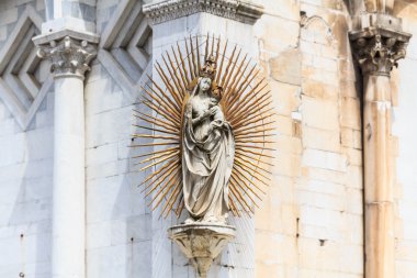 Madonna ile aureola Lucca