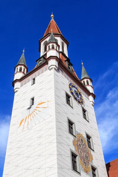 Campanario con reloj de sol en Munich —  Fotos de Stock