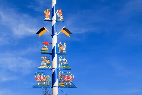 Maibaum in München — Stockfoto