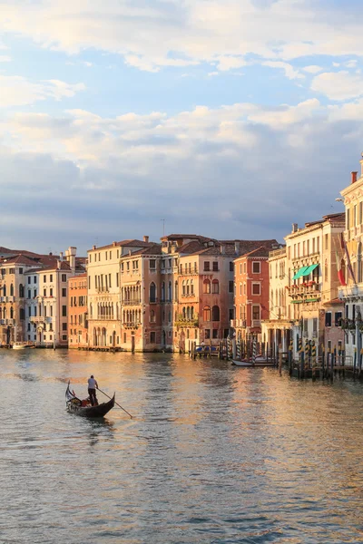 Gondoliere on canal grande — Stock Photo, Image