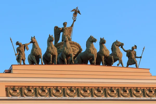 Six horse chariot statue on arch — Stock Photo, Image