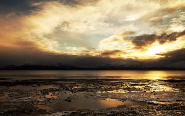 ゴールデン冬の日没 — ストック写真