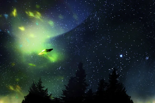 UFO en raar lichten in de nachtelijke hemel — Stockfoto