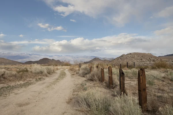 Chemin de terre vers nulle part . — Photo