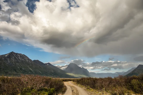 Paesaggio Yukon con arcobaleno — Foto Stock