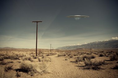 çöl yolu üzerinde UFO