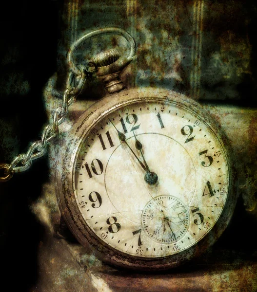 Old Pocket Watch Grungy Style — Stock Photo, Image