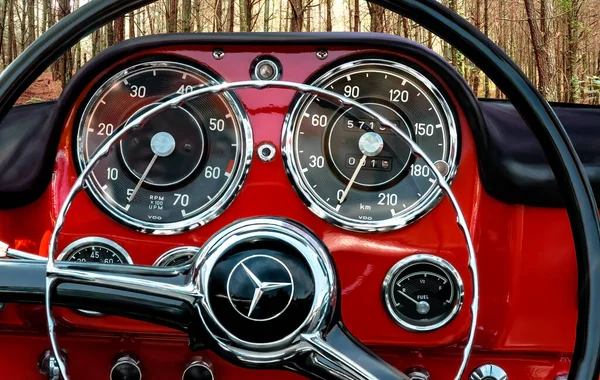 Imagen Estilo Retro Viejo Tablero Instrumentos Coches Deportivos Clásicos Mercedes —  Fotos de Stock