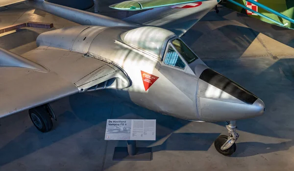 Uma Foto Avião Havilland 100 Vampiro Dentro Hangar Principal Museu — Fotografia de Stock