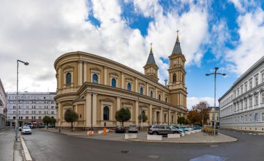 Bulutlu bir günde İlahi Kurtarıcı Katedrali 'nin bir resmi (Ostrava).