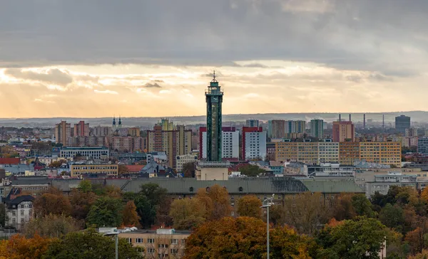 Una Imagen Del Nuevo Ayuntamiento Ostrava Los Edificios Cercanos Follaje —  Fotos de Stock