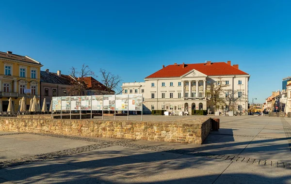 Una Foto Plaza Del Mercado Kielce Con Ayuntamiento Parte Posterior — Foto de Stock