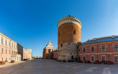 Lublin Şatosu 'nun avlusunun resmi..