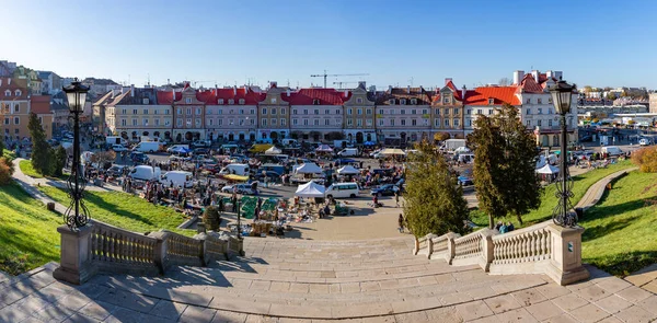 Una Foto Plaza Del Castillo Lublin Mientras Lleva Cabo Mercadillo — Foto de Stock