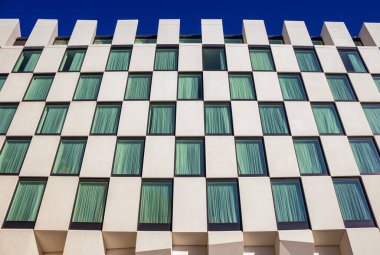 Dublin 'deki The Marker Hotel' in desenli cephesinin bir resmi..