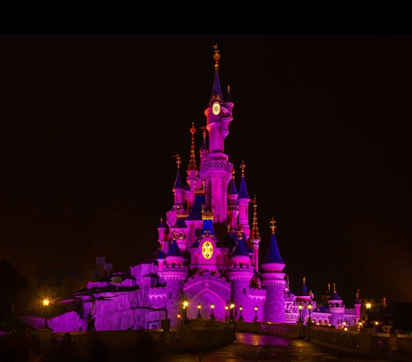 Una Foto Del Castillo Bella Durmiente Disneyland Paris Por Noche —  Fotos de Stock