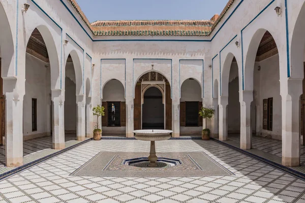 Bahia Sarayı 'nın avlularından birinin resmi..