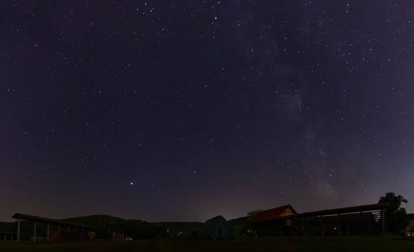 Una Foto Del Cielo Estrellado Vía Láctea Tomada Campo Alrededor — Foto de Stock