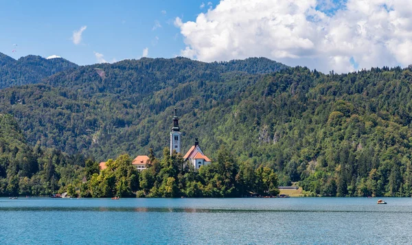 Une Image Île Lac Bled Paysage Environnant — Photo