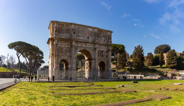 Uma Imagem Arco Constantino Como Visto Grama Nas Proximidades — Fotografia de Stock