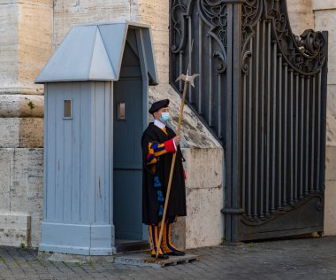 Vatikan 'daki bir İsviçreli muhafızın resmi..