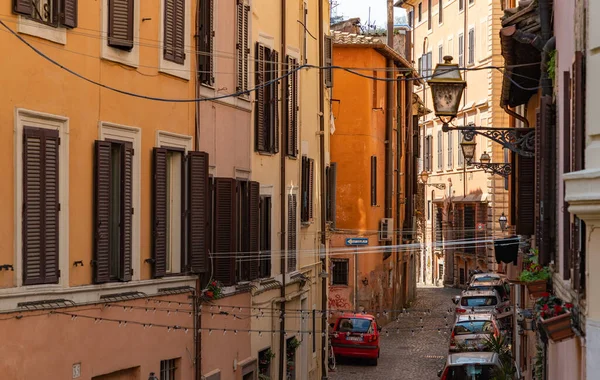 Roma Nın Trastevere Bölgesindeki Bir Sokak Dairelerin Fotoğrafı — Stok fotoğraf