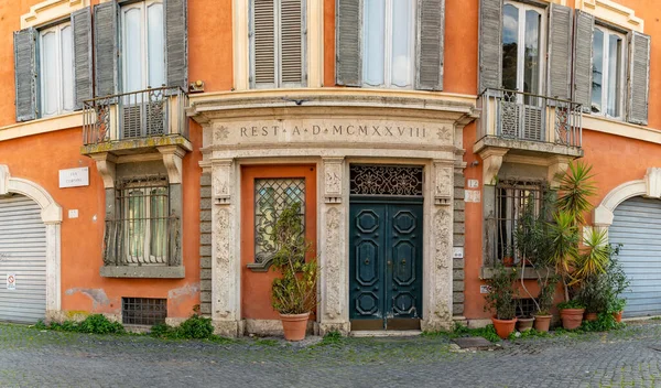 Trastevere Bölgesindeki Güzel Bir Apartman Cephesinin Resmi — Stok fotoğraf