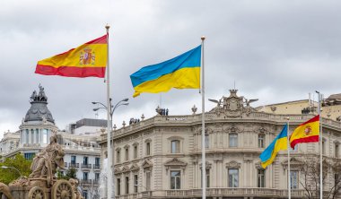 A picture of the Fuente de Cibeles (Cibeles Fountain) with Spanish and Ukrainian flags.