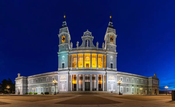 Een Foto Van Catedral Almudena Bij Zonsondergang Vroeg Avond — Stockfoto